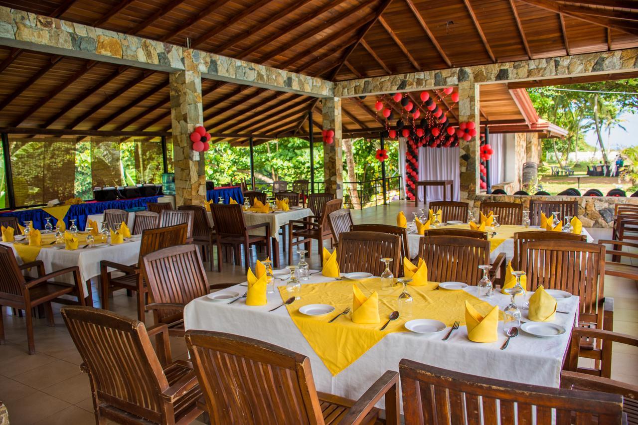 River View Banquet & Resort ワドゥワ エクステリア 写真