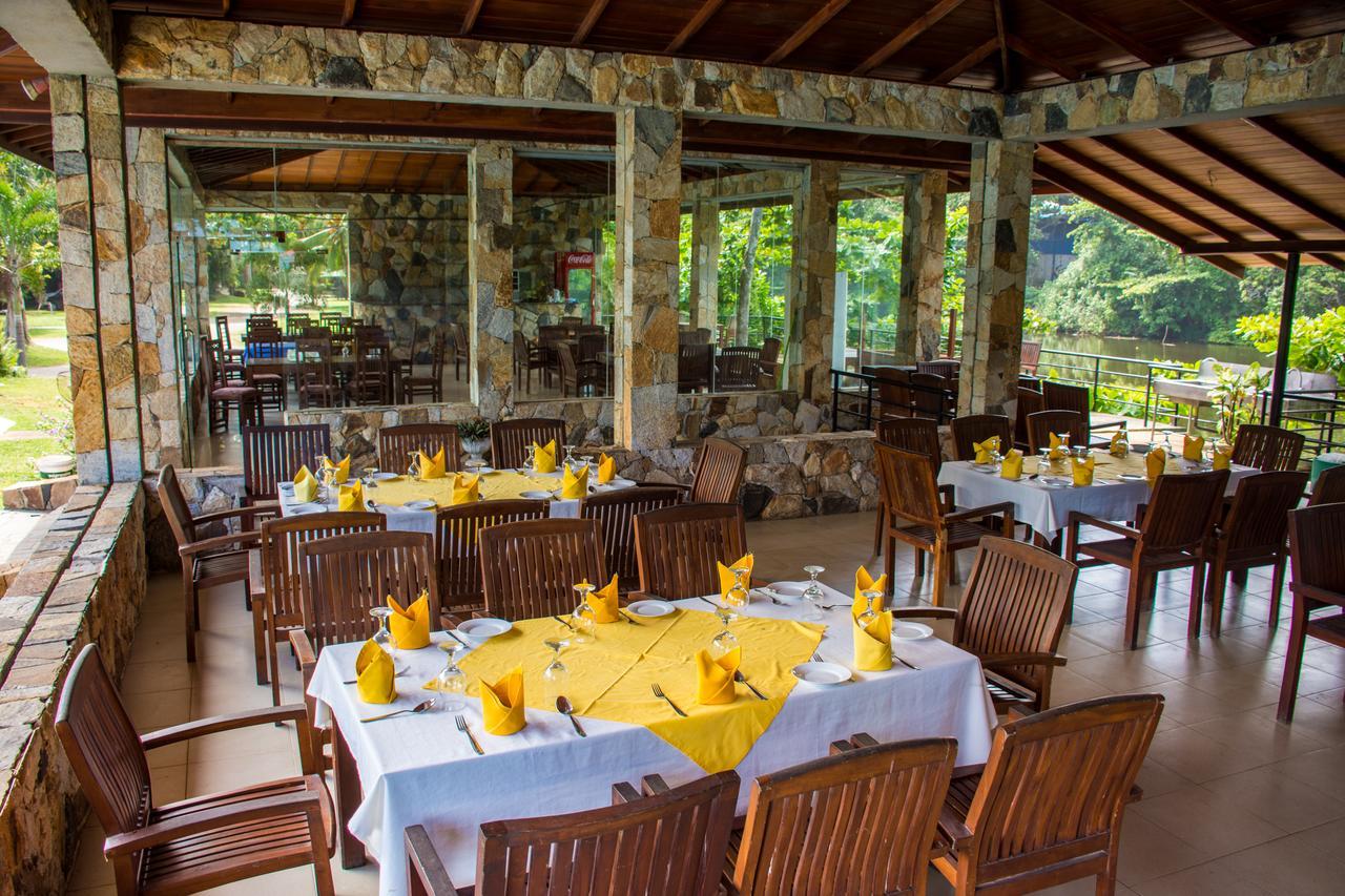 River View Banquet & Resort ワドゥワ エクステリア 写真