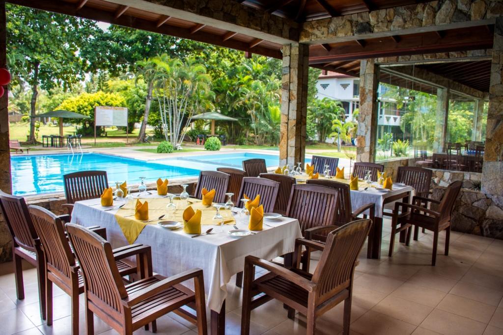 River View Banquet & Resort ワドゥワ エクステリア 写真